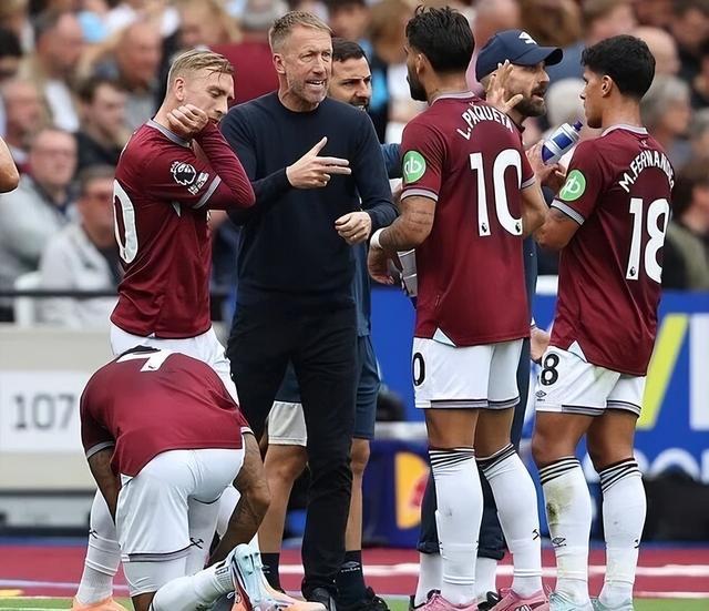 三连冠！上海海港加冕2025赛季中超冠军，摘下队史中超第四星