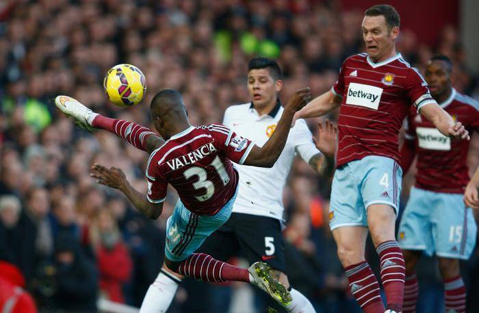 记者：因伤落选的马斯坦托诺仍加入阿根廷队的训练营